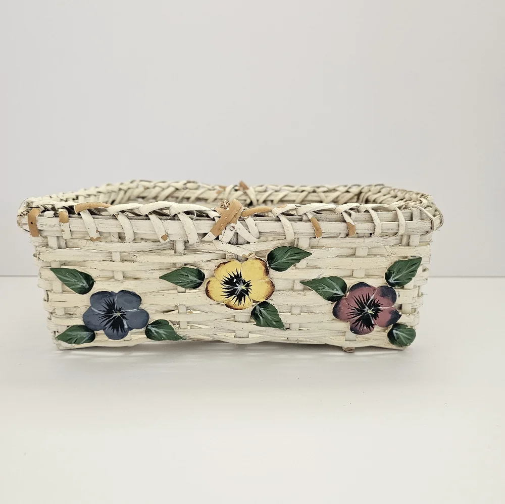 Vintage Hand-Painted Wicker Basket – Shabby Chic Pansy Motif